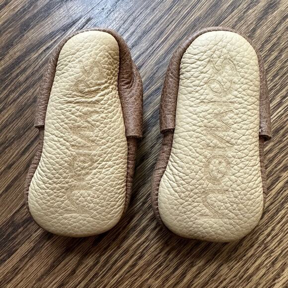 Nomies leather t-strap baby booties, NWT, tan size 0 - Picture 3 of 4